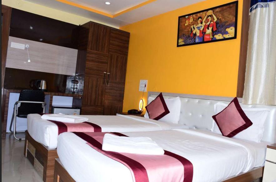 Ar Grand Hotel Раджгир Экстерьер фото